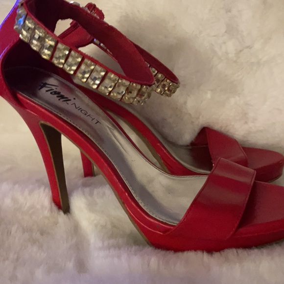 Fioni Night Red Bejeweled High Heels Size 8 - Picture 5 of 7